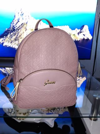 MOCHILA GUESS MEDIDAS 30CMS de segunda mano por 25 EUR en Madrid en WALLAPOP