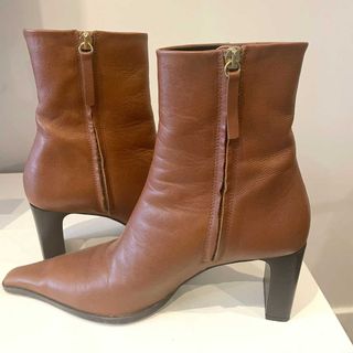 Botas marrones de mujer de Mango de segunda mano por 12 EUR en Madrid en  WALLAPOP