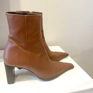 Botas marrones de mujer de Mango de segunda mano por 12 EUR en Madrid en  WALLAPOP