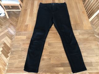 Pantalon Hollister Mujer de segunda mano por 10 EUR en Las Rozas de Madrid  en WALLAPOP