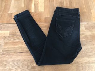 Pantalon Hollister Mujer de segunda mano por 10 EUR en Las Rozas de Madrid  en WALLAPOP