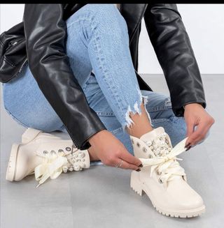 Botas perlas color champagne -30% de segunda mano por 29,39 EUR en Seseña  en WALLAPOP