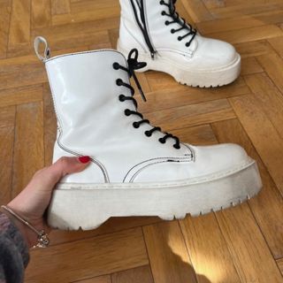 Botas militares ulanka de segunda mano por 20 EUR en El Prat de Llobregat  en WALLAPOP