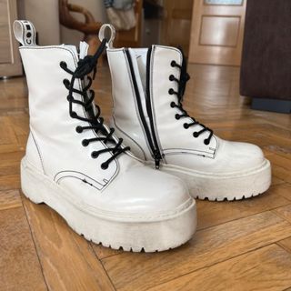 Botas militares ulanka de segunda mano por 20 EUR en El Prat de Llobregat  en WALLAPOP