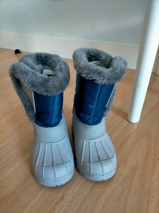 Botas agua\\/nieve de segunda mano por 5 EUR en Alcobendas en WALLAPOP