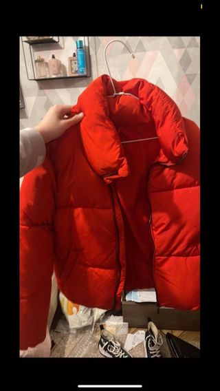 Abrigo puffy rojo talla XS kiabi de segunda mano por 6 EUR en Badajoz en  WALLAPOP