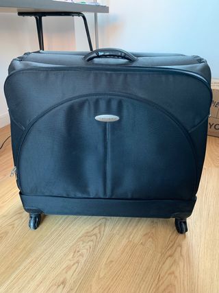 Maleta Samsonite PortaTrajes de segunda mano por 80 EUR en Barcelona en  WALLAPOP