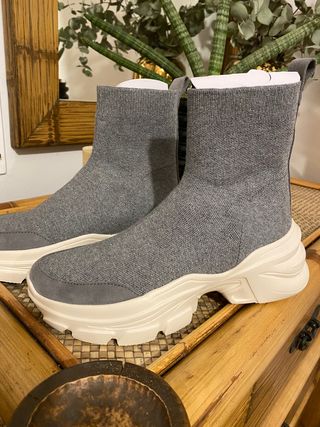 Botines deportivos Zara talla 37 nuevos de segunda mano por 25 EUR en  Barcelona en WALLAPOP