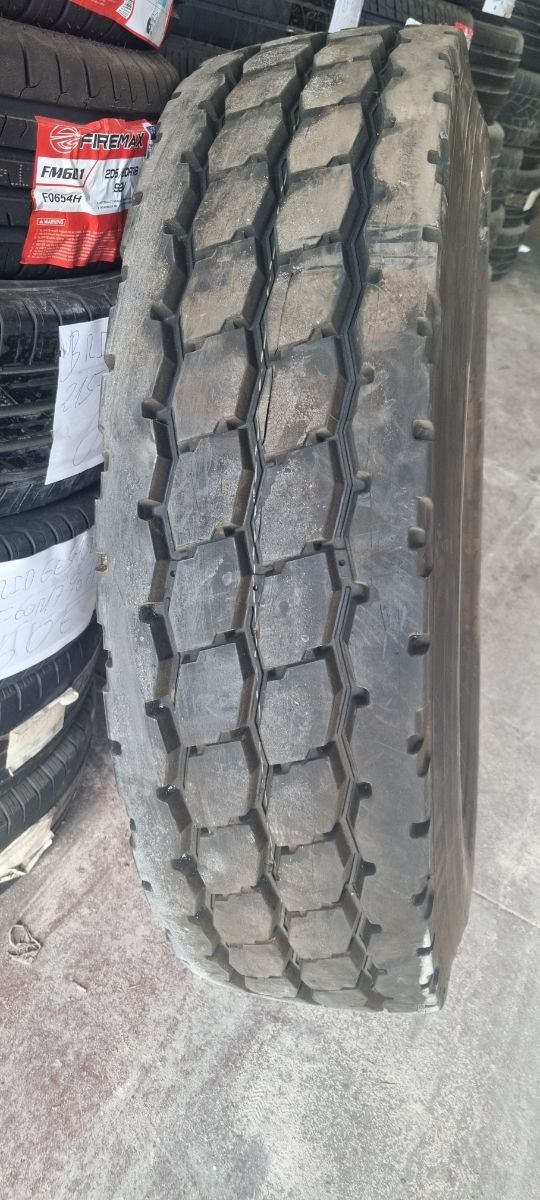 NEUMATICO HANKOOK 12R22,5