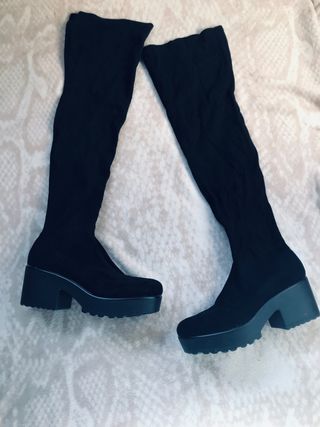 BOTAS CAÑA ALTA NUEVAS PULL\u0026amp;BEAR de segunda mano por 25 EUR en Jaén en  WALLAPOP
