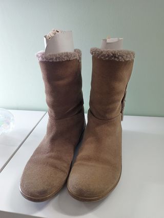 Botas altas ante color camel de segunda mano por 12 EUR en Salamanca en  WALLAPOP