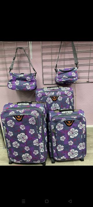Juego de tres maletas y dos bolsos de colgar nuevo de segunda mano por 110  EUR en Alcalá de Henares en WALLAPOP