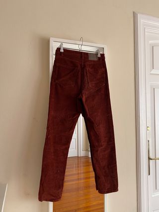 Pantalon pana Pull and Bear de segunda mano por 12 EUR en Gijón en WALLAPOP