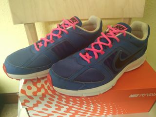 ZAPATILLAS NIKE AUTENTICAS. 42. NUEVAS. 25EUROS de segunda mano por 25 EUR  en Getxo en WALLAPOP