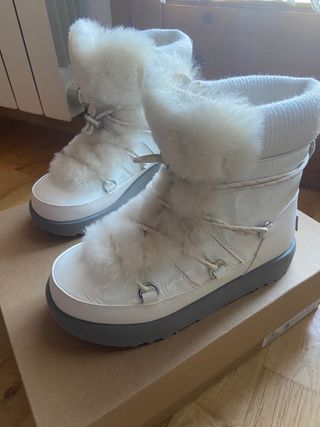Botas Ugg Impermeables de segunda mano por 60 EUR en Lleida en WALLAPOP