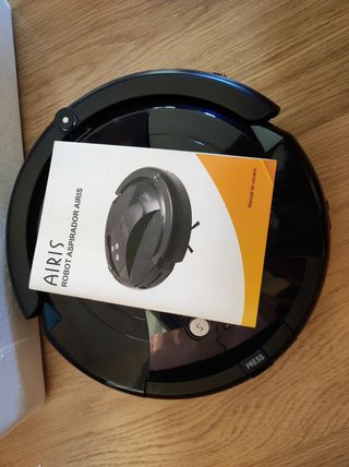 Robot aspirador casi Nuevo muy poco usado de segunda mano por 75 EUR en  Barcelona en WALLAPOP