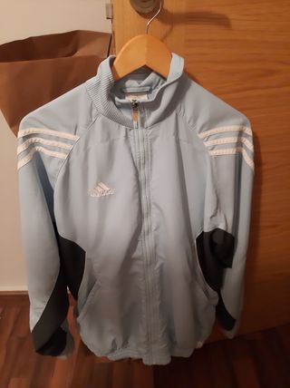Chandal completo Adidas. 174cm de segunda mano por 9 EUR en Zaragoza en  WALLAPOP