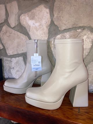 Botines tacón 10 cm. Talla 39 pull \u0026amp; bear ! de segunda mano por 30 EUR  en Igualada en WALLAPOP