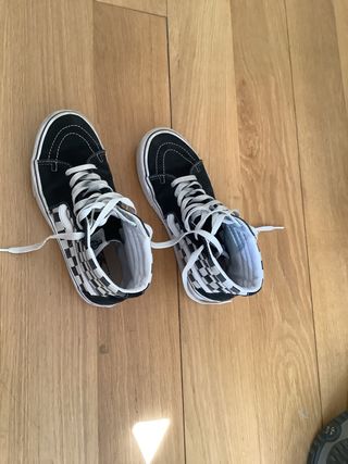 Vans negras con plataforma y bota alta. de segunda mano por 40 EUR en  Zaragoza en WALLAPOP