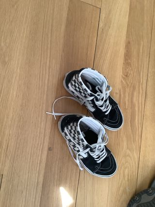 Vans negras con plataforma y bota alta. de segunda mano por 40 EUR en  Zaragoza en WALLAPOP