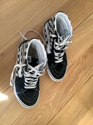 Vans negras con plataforma y bota alta. de segunda mano por 40 EUR en  Zaragoza en WALLAPOP