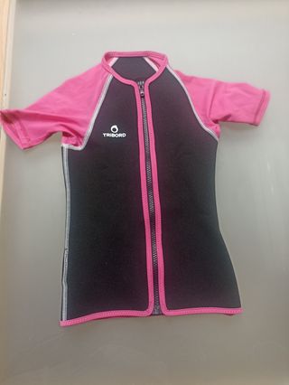 Camiseta neopreno decathlon 8 años de segunda mano por 8 EUR en Huelva en  WALLAPOP