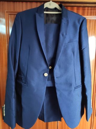 Traje hombre azul eléctrico de segunda mano por 50 EUR en Málaga en WALLAPOP
