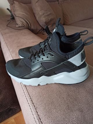 Nike Air Huarache de segunda mano por 40 EUR en Canteras en WALLAPOP