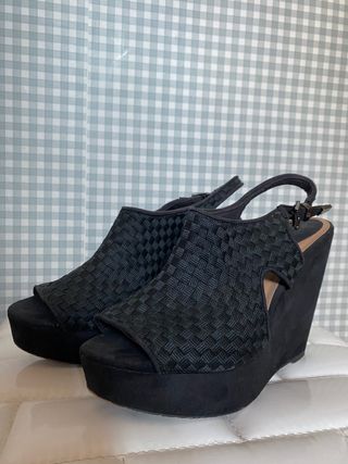 Bershka Sandalias Plataforma Negras de segunda mano por 10 EUR en Jaén en  WALLAPOP