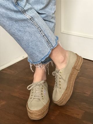 Superga verde caqui plataforma esparto de segunda mano por 50 EUR en  Barcelona en WALLAPOP