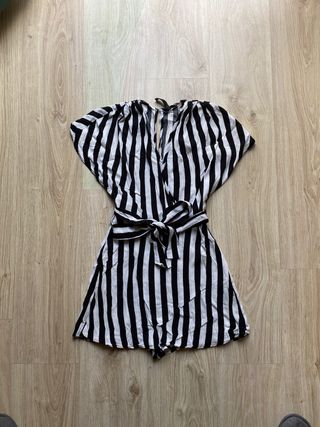 Mono corto rayas B\u0026amp;N Zara de segunda mano por 9 EUR en Barcelona en  WALLAPOP