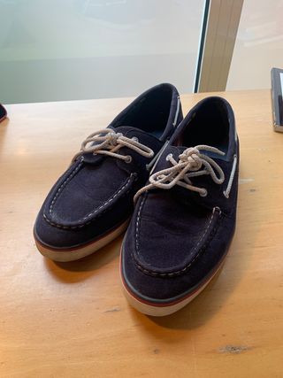 Zapatos Nauticos Zara Man 43 de segunda mano por 10 EUR en Sant Feliu de  Llobregat en WALLAPOP