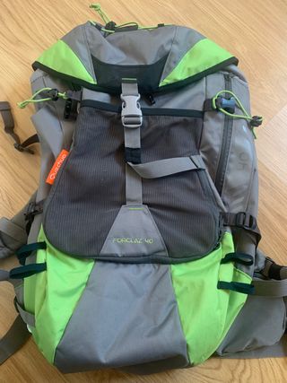 Mochila Montaña quechua de 40 litros de segunda mano por 25 EUR en Getafe  en WALLAPOP