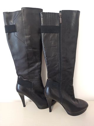 Botas altas negras de piel de Guess. Talla 39. de segunda mano por 29 EUR  en Bilbao en WALLAPOP