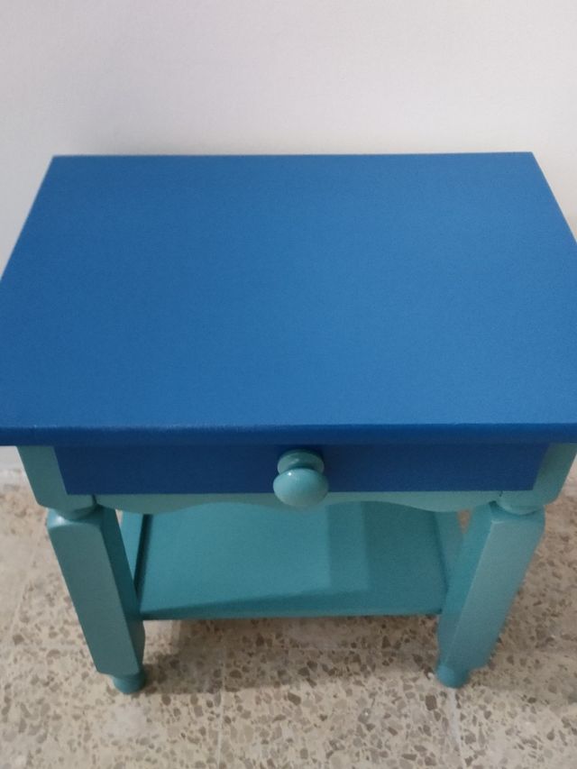 PEQUEÑA MESITA RESTAURADA MADERA MACIZA