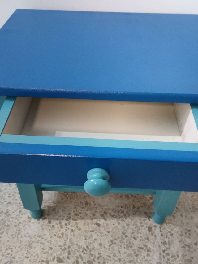 PEQUEÑA MESITA RESTAURADA MADERA MACIZA