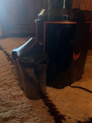 Extractor de zumos. Licuadora cecotec de segunda mano por 27 EUR en La  Adrada en WALLAPOP