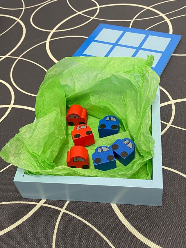 Caja con juego auto Tres en Raya