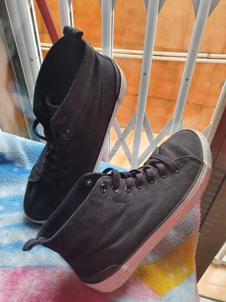 Bambas bota negras H\u0026amp;M Talla 38 de segunda mano por 12 EUR en Barcelona  en WALLAPOP