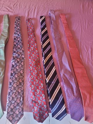 Corbatas #El corte inglés # de segunda mano por 30 EUR en Madrid en WALLAPOP