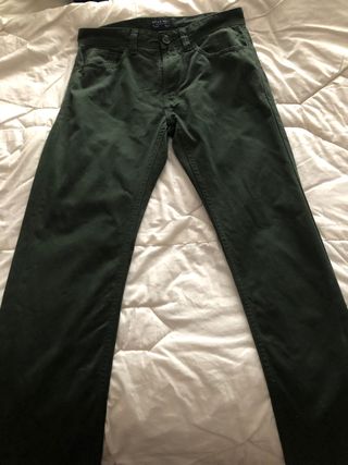 Pantalones vaqueros verde seco hombre Sfera de segunda mano por 5,5 EUR en  Puente Duero en WALLAPOP