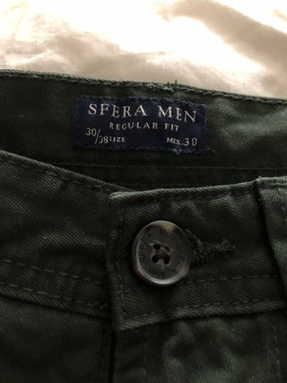 Pantalones vaqueros verde seco hombre Sfera de segunda mano por 5,5 EUR en  Puente Duero en WALLAPOP