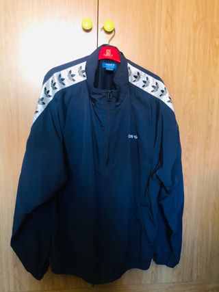 Cortavientos vintage comprada en el jd Adidas me de segunda mano por 35 EUR  en Madrid en WALLAPOP