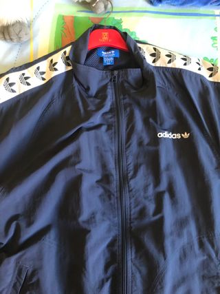 Cortavientos vintage comprada en el jd Adidas me de segunda mano por 35 EUR  en Madrid en WALLAPOP