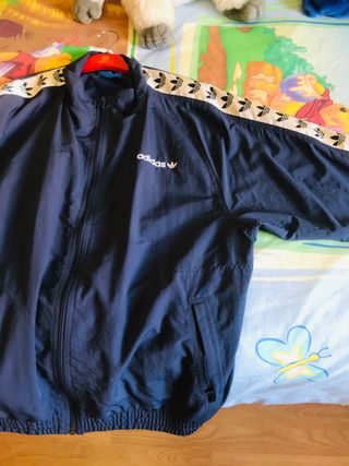 Cortavientos vintage comprada en el jd Adidas me de segunda mano por 35 EUR  en Madrid en WALLAPOP