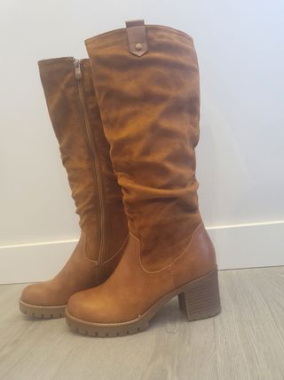 Botas altas Zapshop de segunda mano por 25 EUR en Valladolid en WALLAPOP