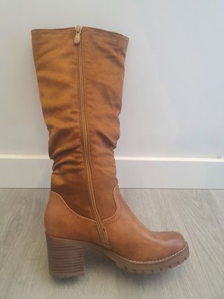 Botas altas Zapshop de segunda mano por 25 EUR en Valladolid en WALLAPOP
