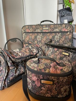 Conjunto maletas American Tourister de segunda mano por 80 EUR en Reus en  WALLAPOP
