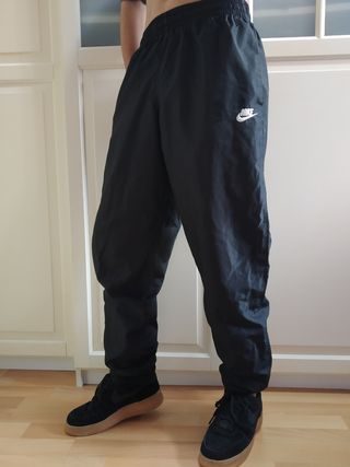 Pantalones anchos Nike de segunda mano por 25 EUR en Bilbao en WALLAPOP
