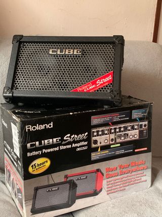 Amplificador Roland Street Cube de segunda mano por 190 EUR en Santa Coloma  de Gramenet en WALLAPOP